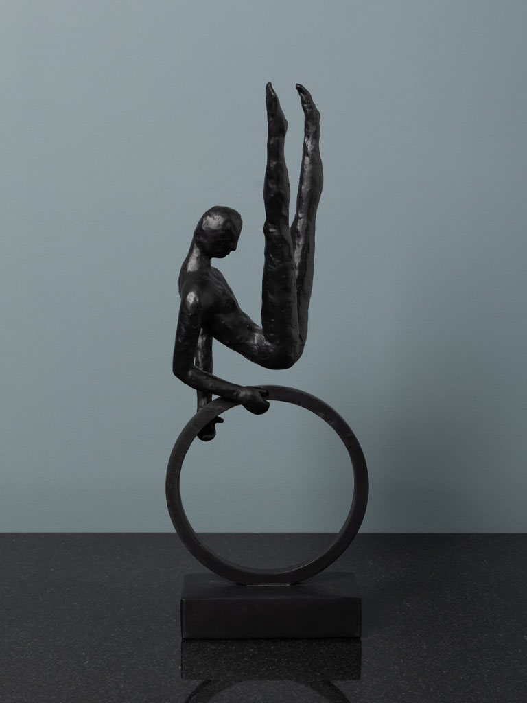Statuetă gimnastă pe cerc