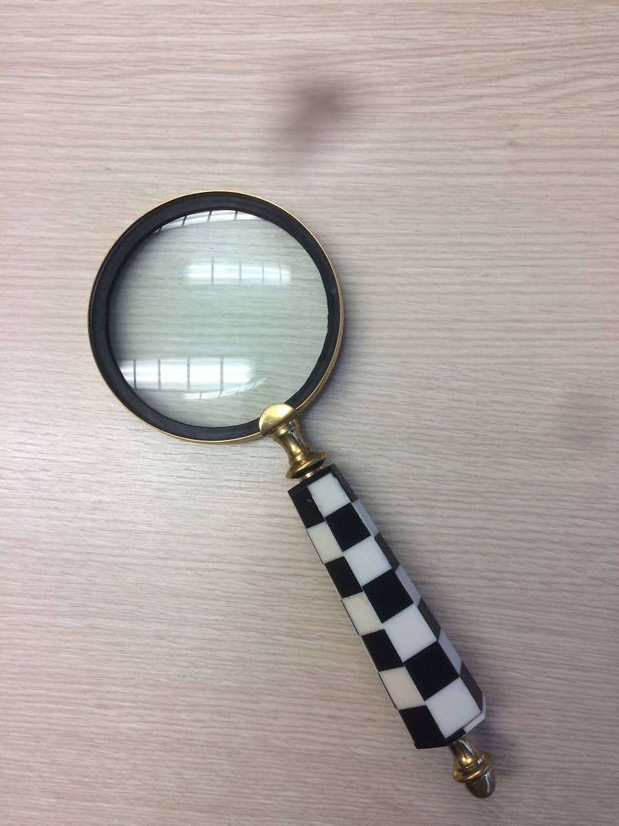BONE/HORN MAGNIFYING GLASS