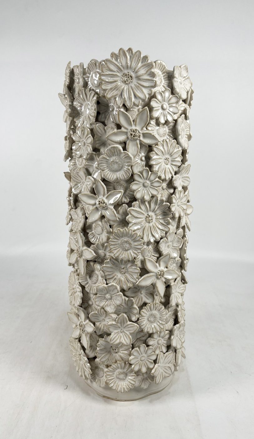 Vază ceramică crem cu flori, D17,5x44 cm
